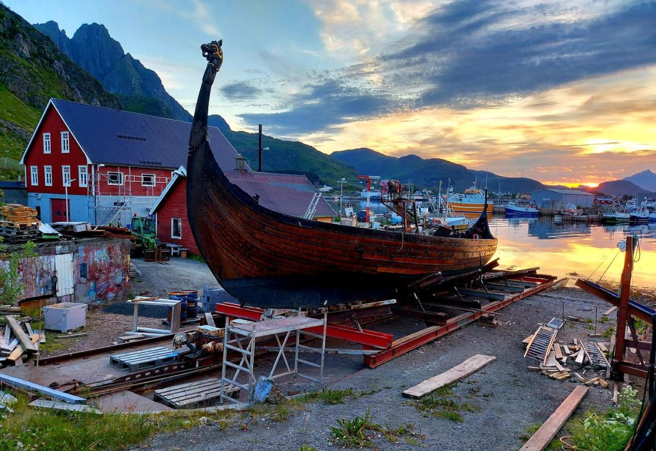 Solrik Beliggenhet I Lofotens Storste Fiskevaer Ballstad Exterior foto